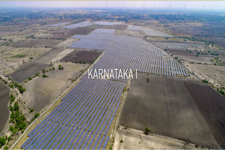 Photovoltaic array generating direct current